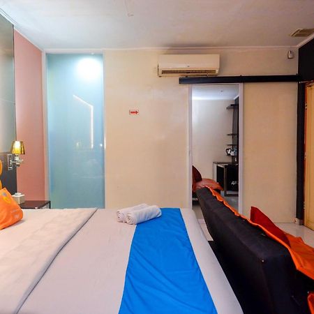 Sans Hotel International Surabaya Gubeng Экстерьер фото