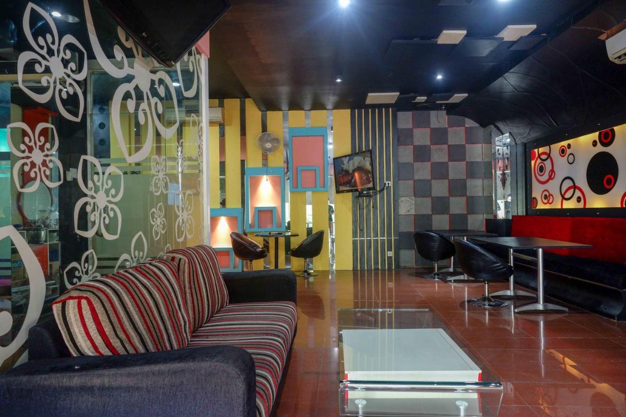 Sans Hotel International Surabaya Gubeng Экстерьер фото