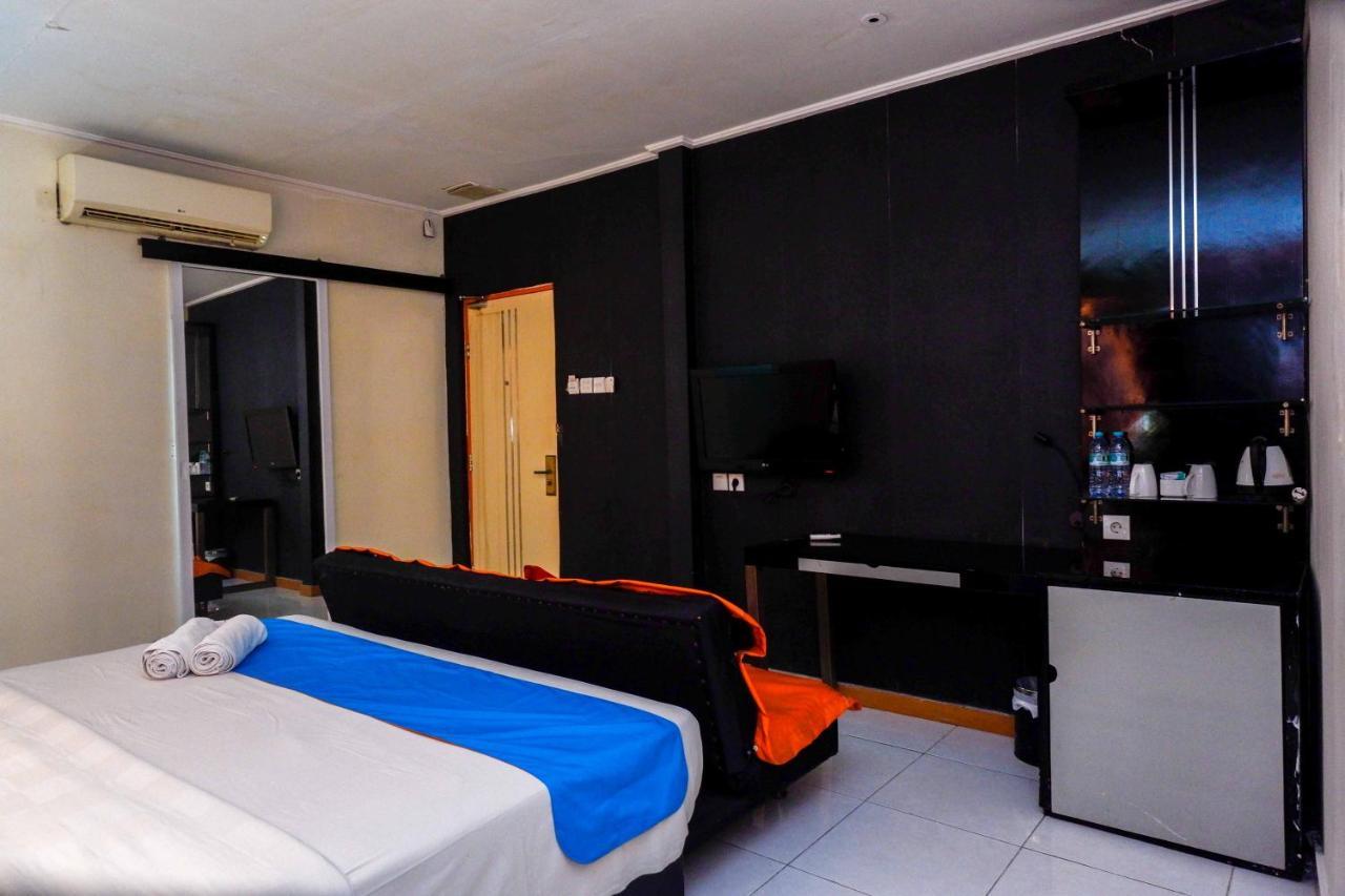 Sans Hotel International Surabaya Gubeng Экстерьер фото
