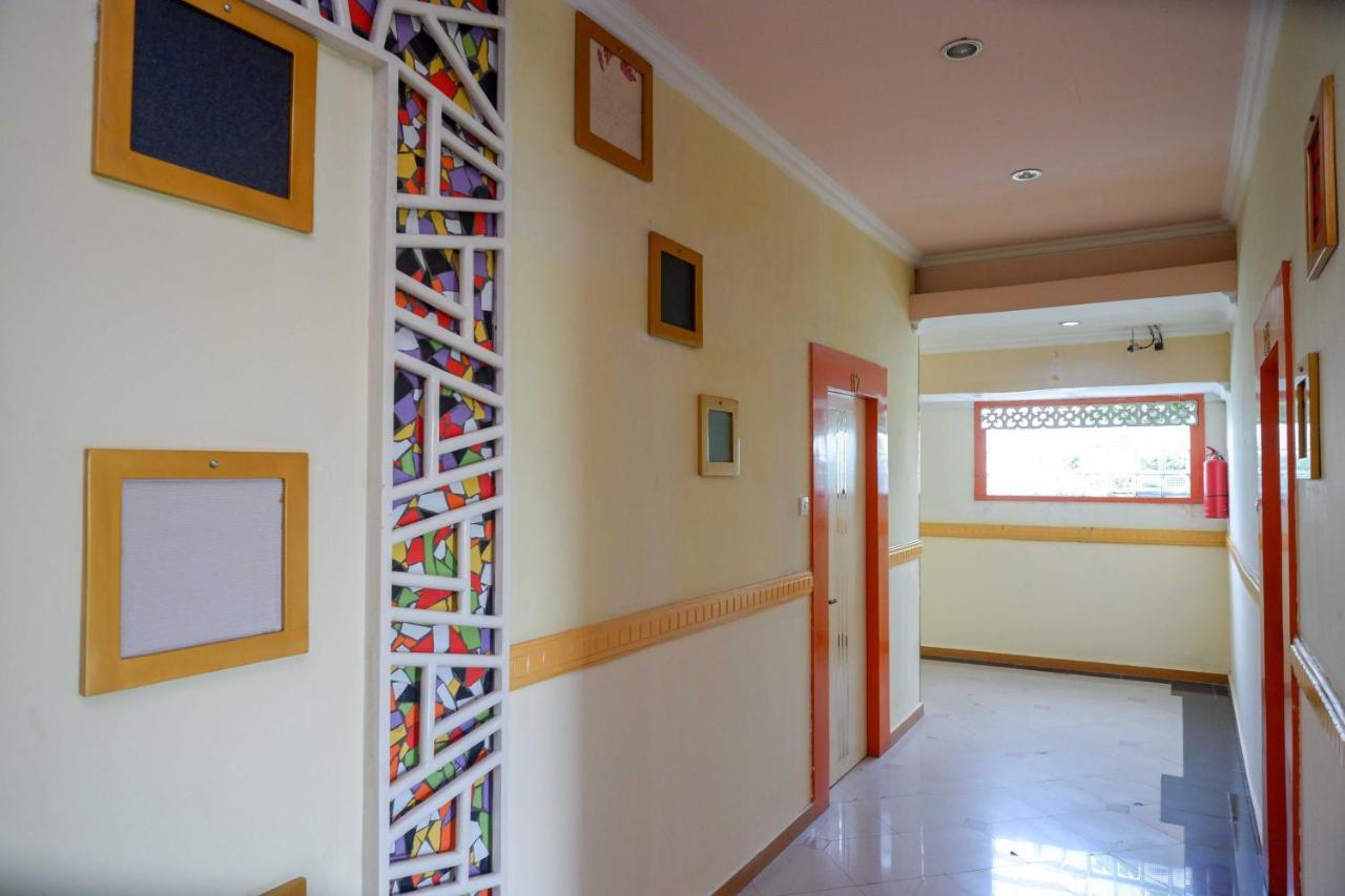 Sans Hotel International Surabaya Gubeng Экстерьер фото