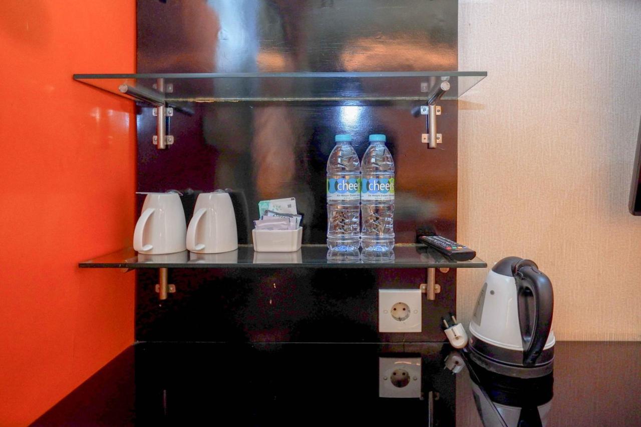 Sans Hotel International Surabaya Gubeng Экстерьер фото