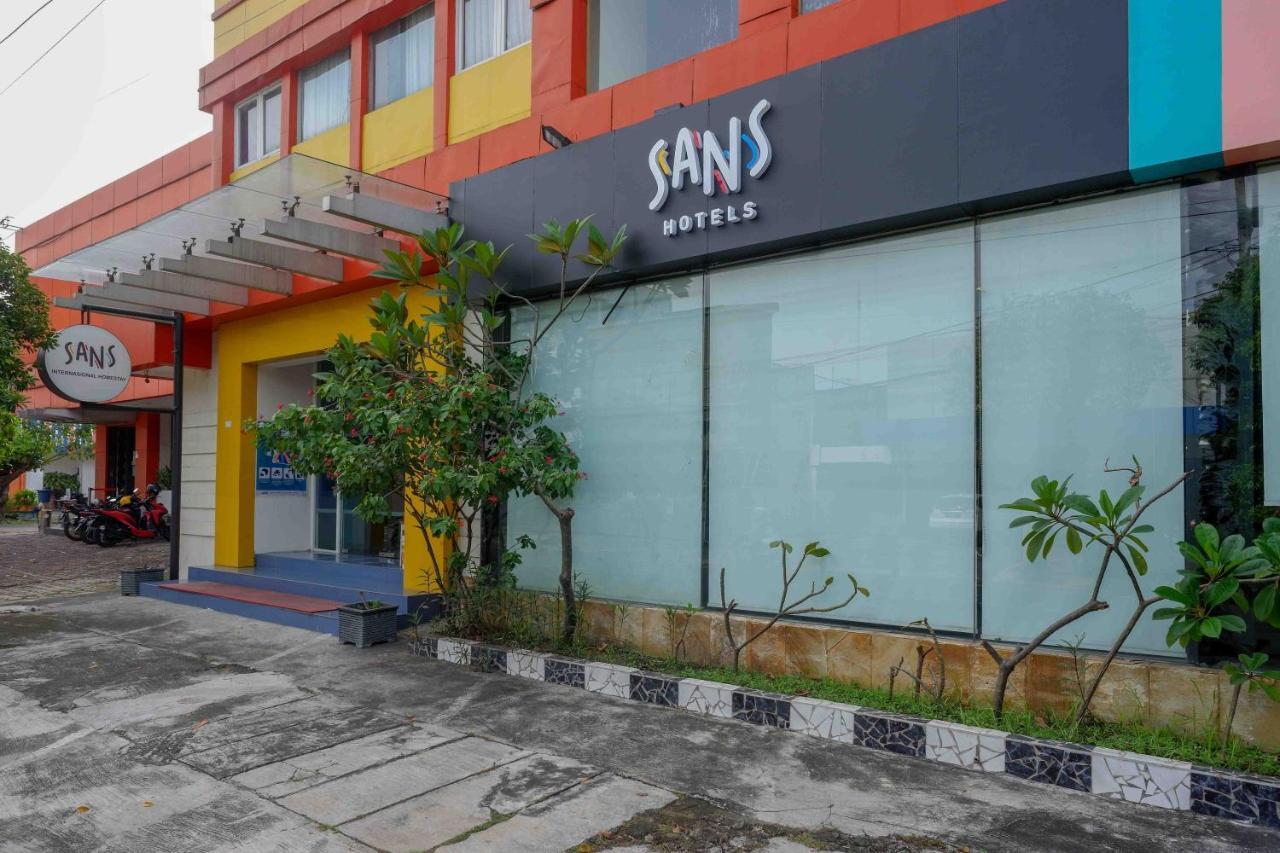 Sans Hotel International Surabaya Gubeng Экстерьер фото
