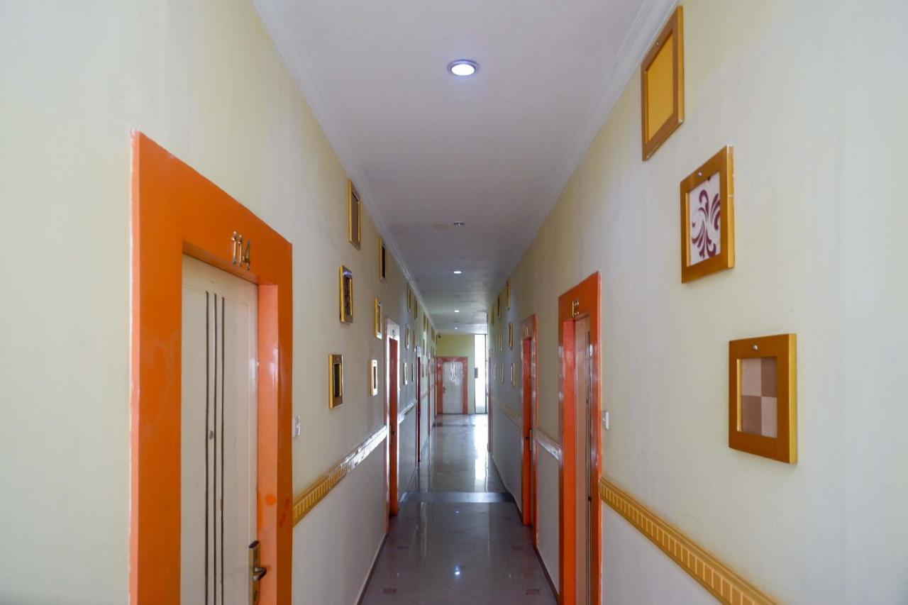 Sans Hotel International Surabaya Gubeng Экстерьер фото